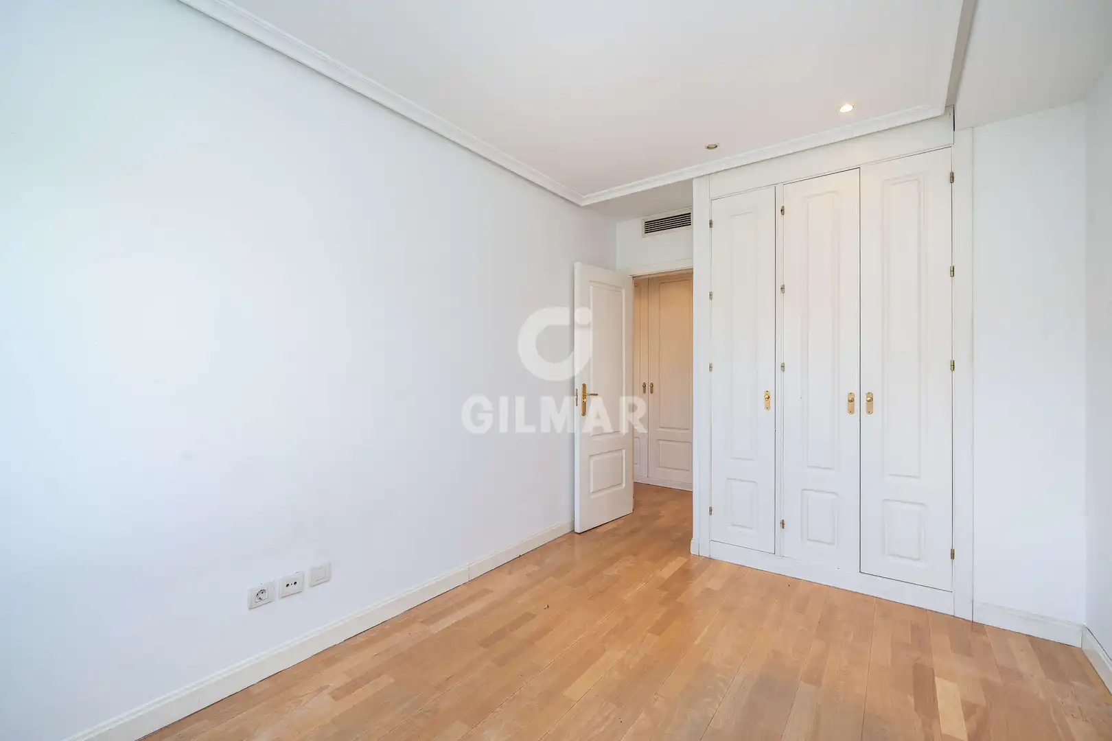 Bedroom of Flat for sale in Madrid  with Heating, Private garden and Storage room