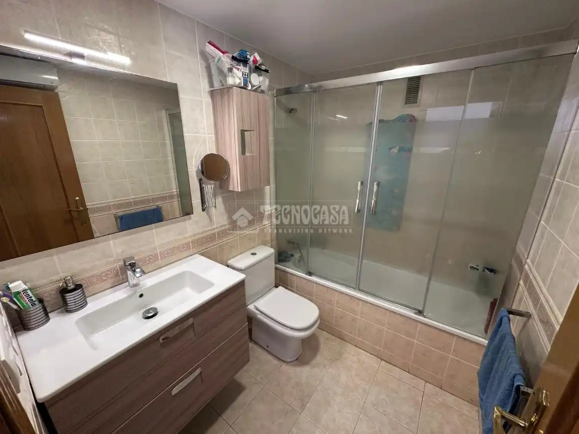 Baño de Piso en venta en Paterna con Aire acondicionado, Calefacción y Balcón