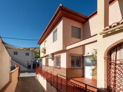 Vista exterior de Casa adosada en venda en  Granada Capital amb Terrassa i Balcó