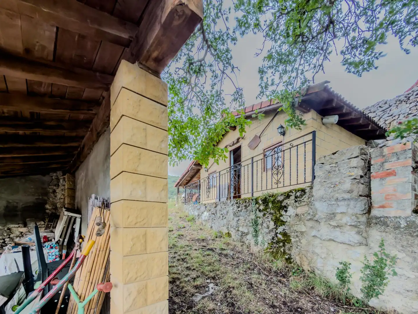 Vista exterior de Casa adosada en venta en Merindad de Valdeporres con Calefacción