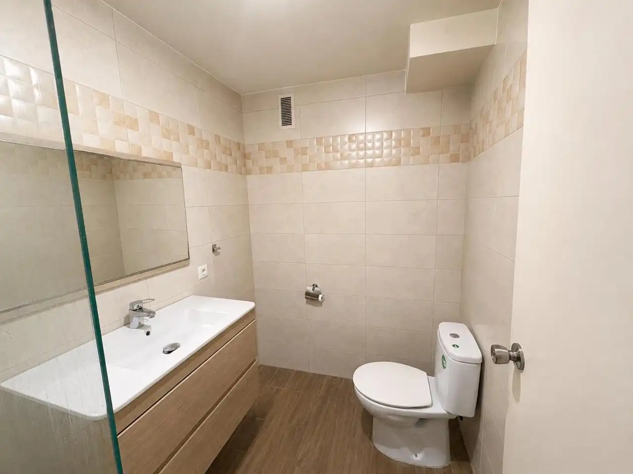 Bathroom of Ground floor for sale in Cáceres  with Air Conditioner and Terrace