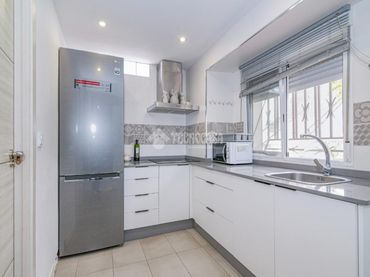 Semi-detached house with balcony for sale in Loja