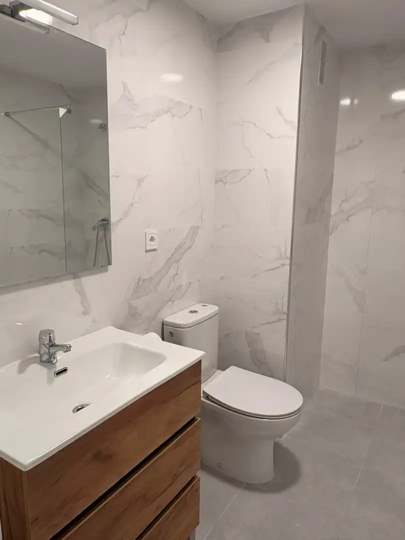 Bathroom of Flat for rent in Sevilla