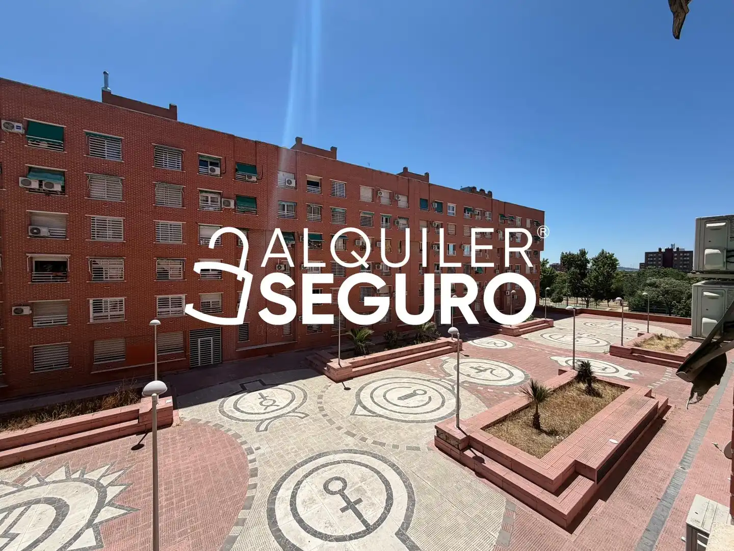 Vista exterior de Pis de lloguer en Madrid amb Calefacció, Terrassa i Moblat