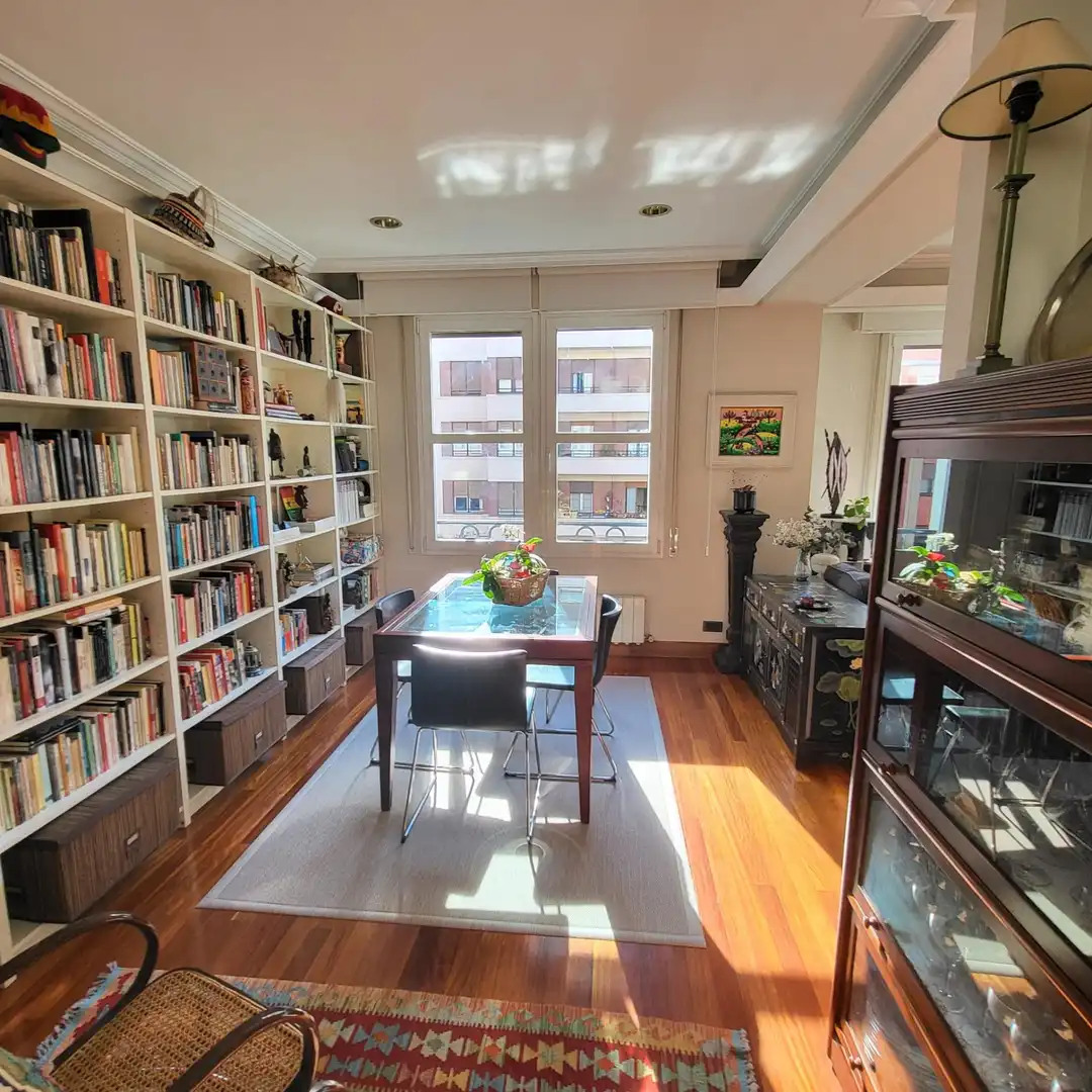 Comedor de Piso en venta en Bilbao  con Calefacción y Trastero