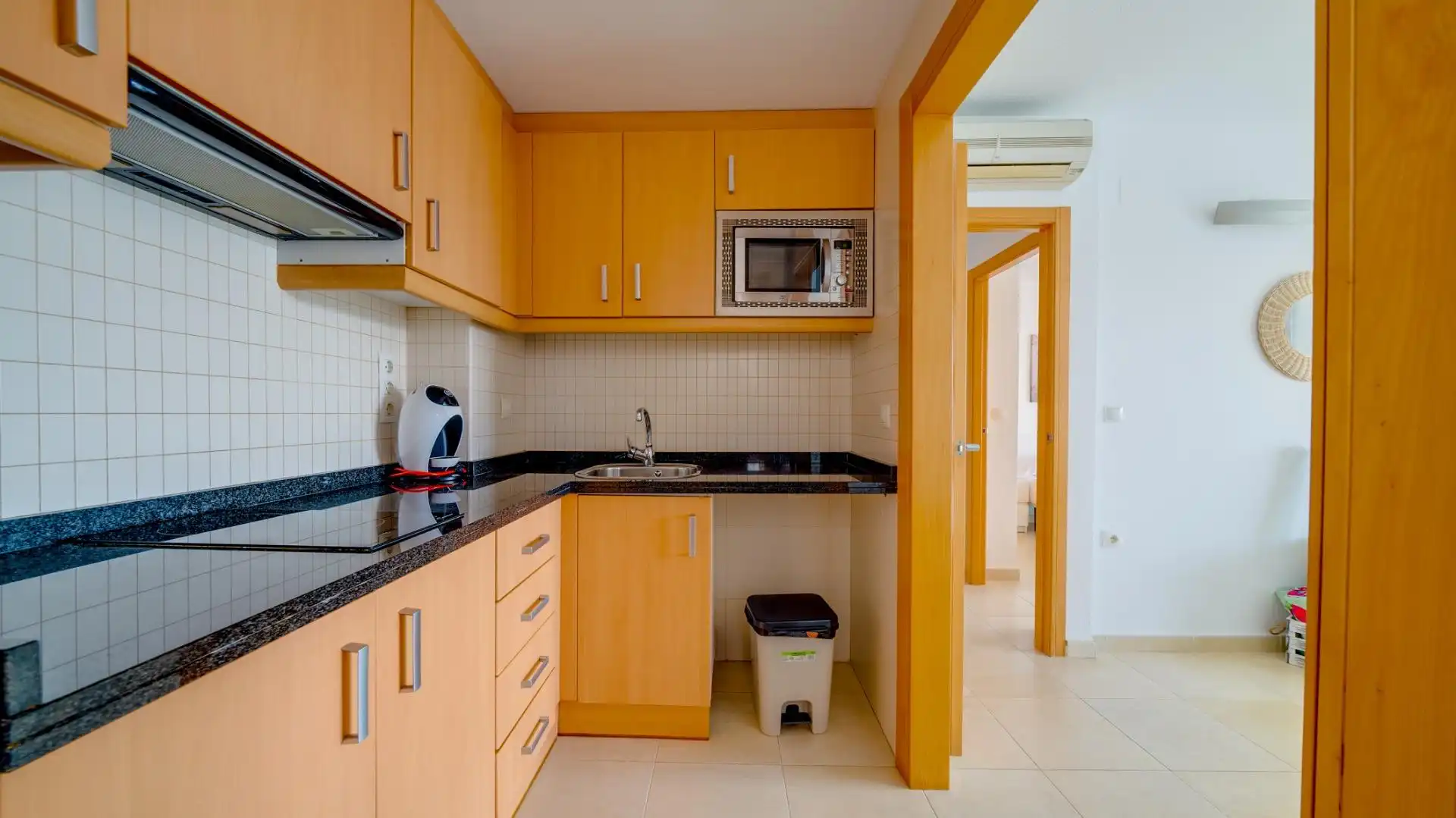 Cocina de Apartamento de alquiler en Benidorm con Aire acondicionado, Calefacción y Jardín privado