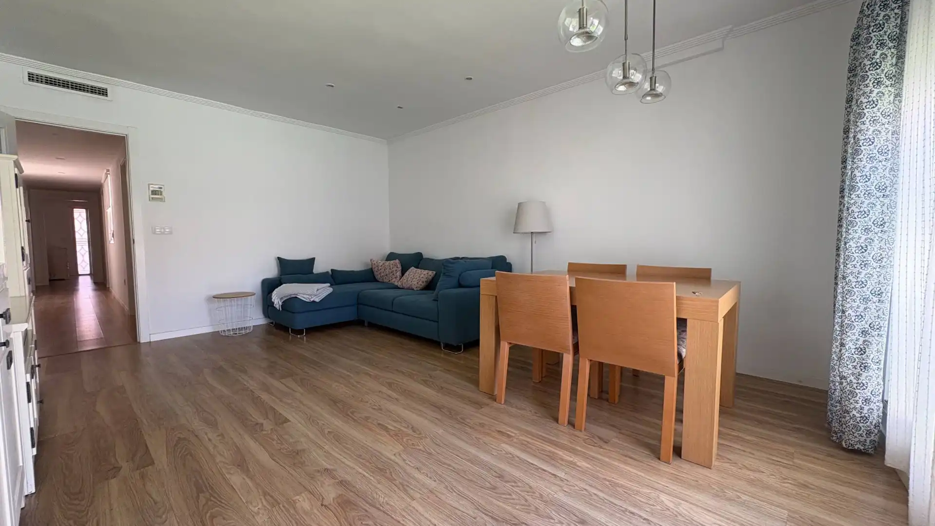 Esszimmer von Dachboden zur Miete in Paterna mit Klimaanlage, Heizung und Terrasse