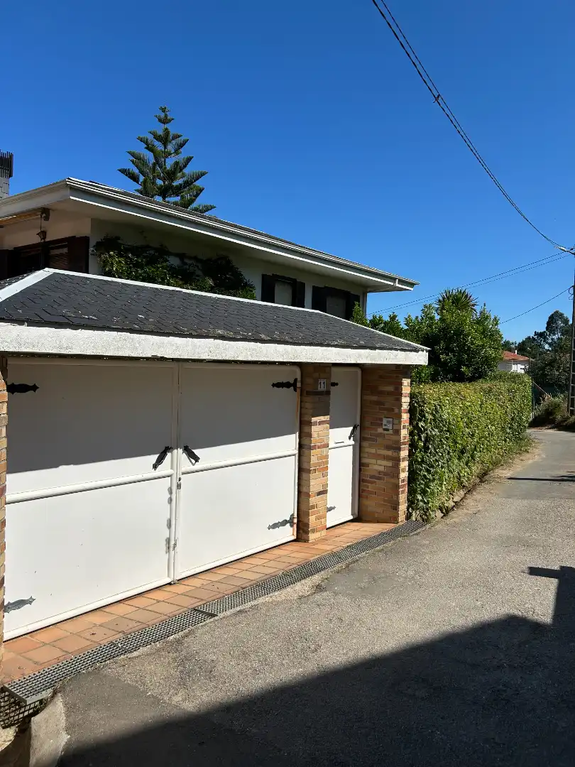 Vista exterior de Casa o chalet en venta en Vigo  con Calefacción, Jardín privado y Parquet