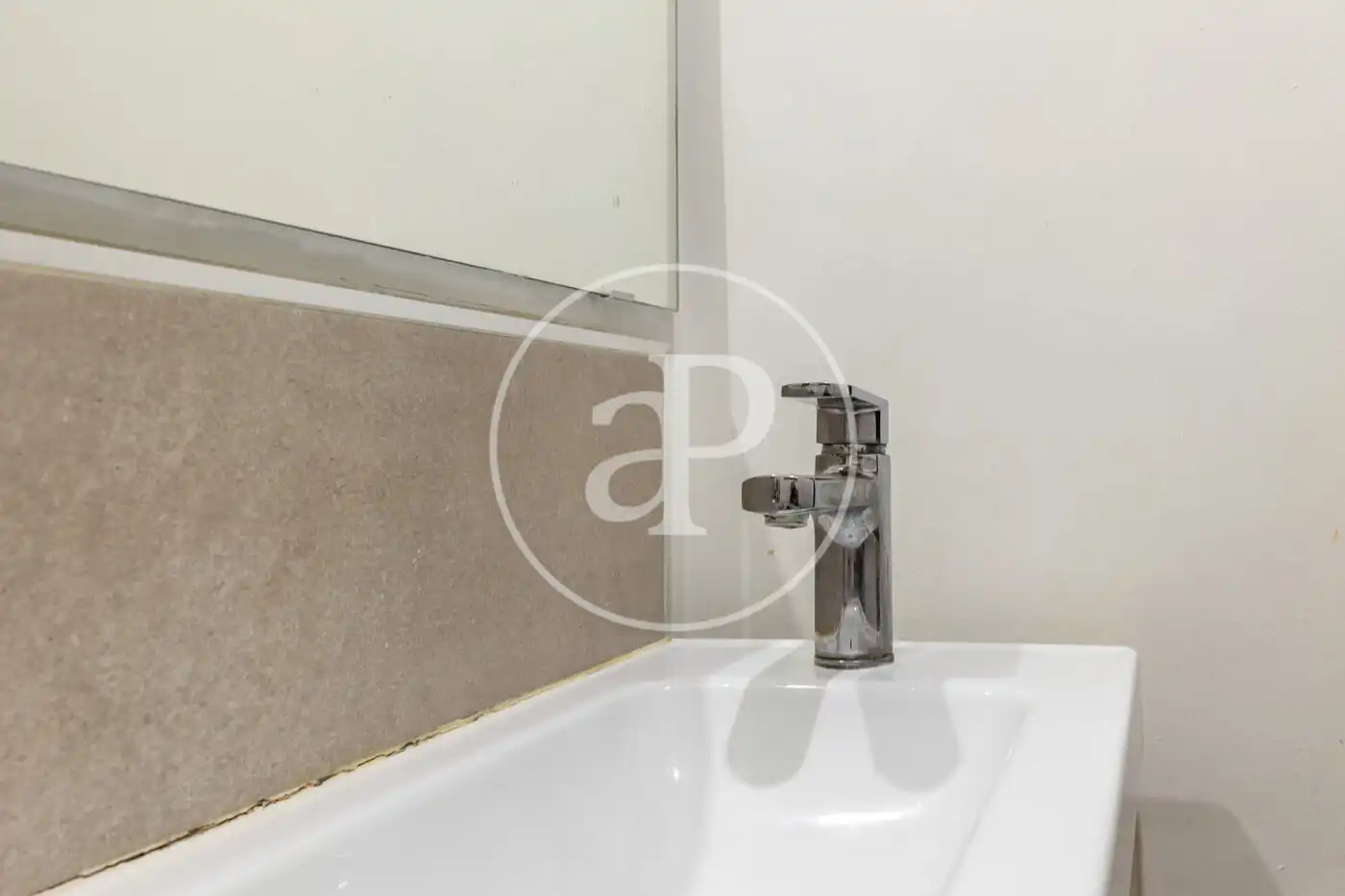 Bathroom of Flat for sale in Barcelona  with Air Conditioner and Heating