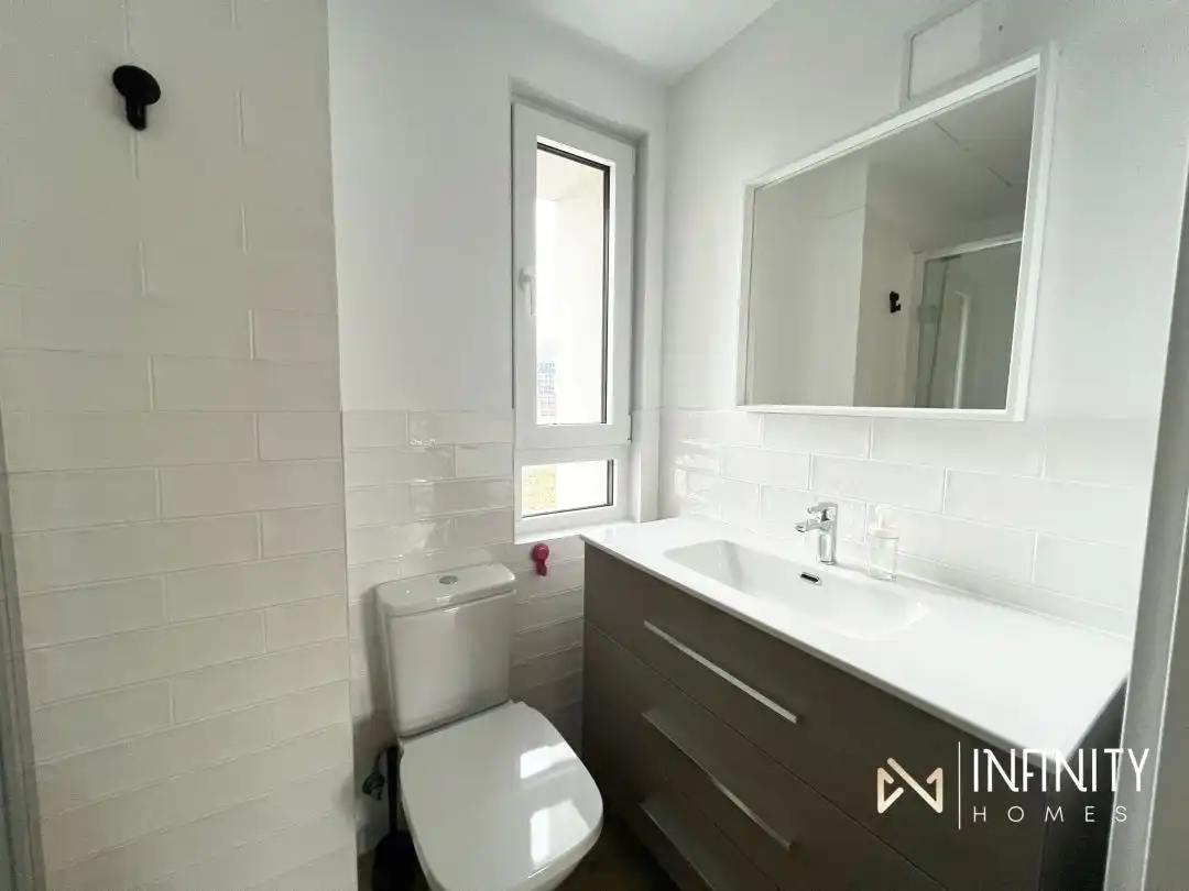 Baño de Piso de alquiler en Bilbao  con Calefacción y Balcón