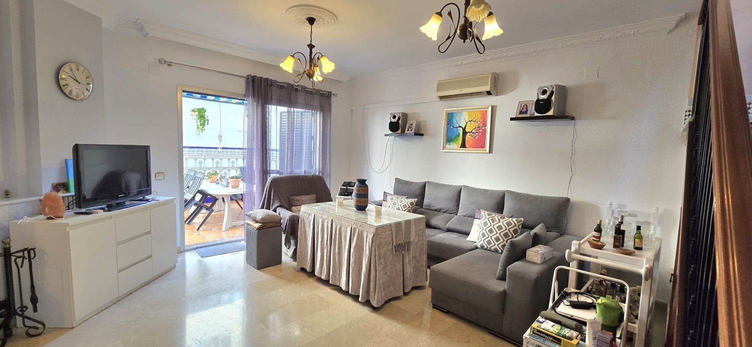 Living room of House or chalet for sale in Alcalá de Guadaira  with Balcony