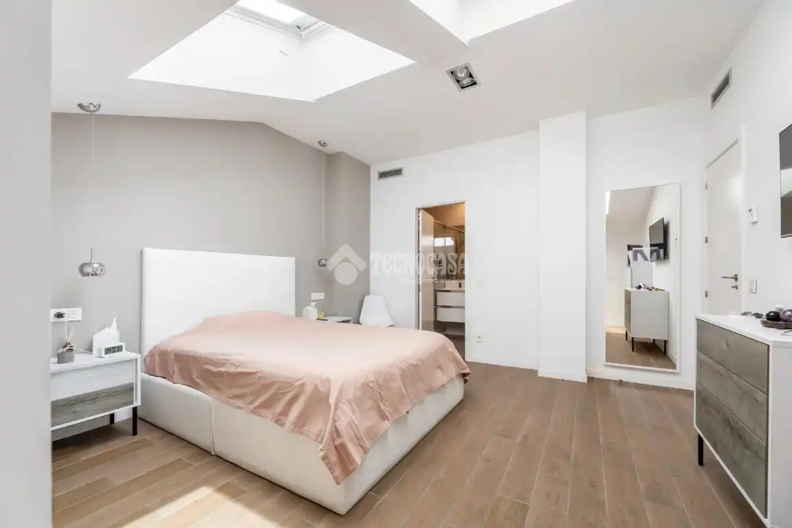 Bedroom of Flat for sale in Torrelodones  with Air Conditioner, Heating and Terrace