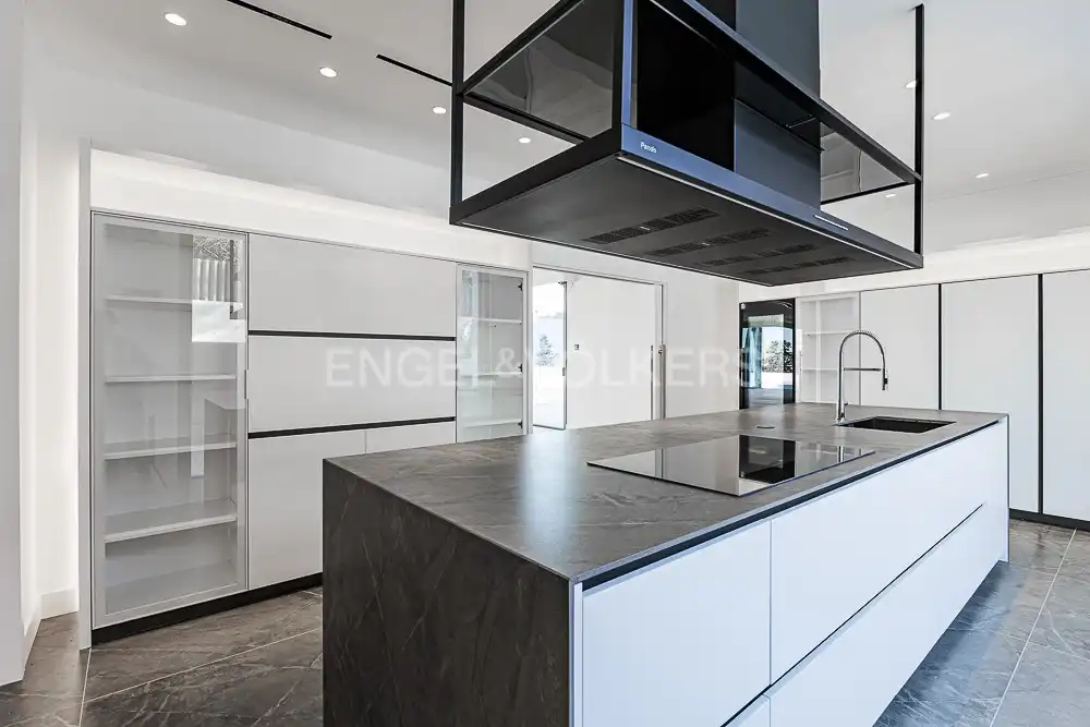 Cocina de Casa o chalet en venta en Barcelona con Aire acondicionado, Calefacción y Jardín privado