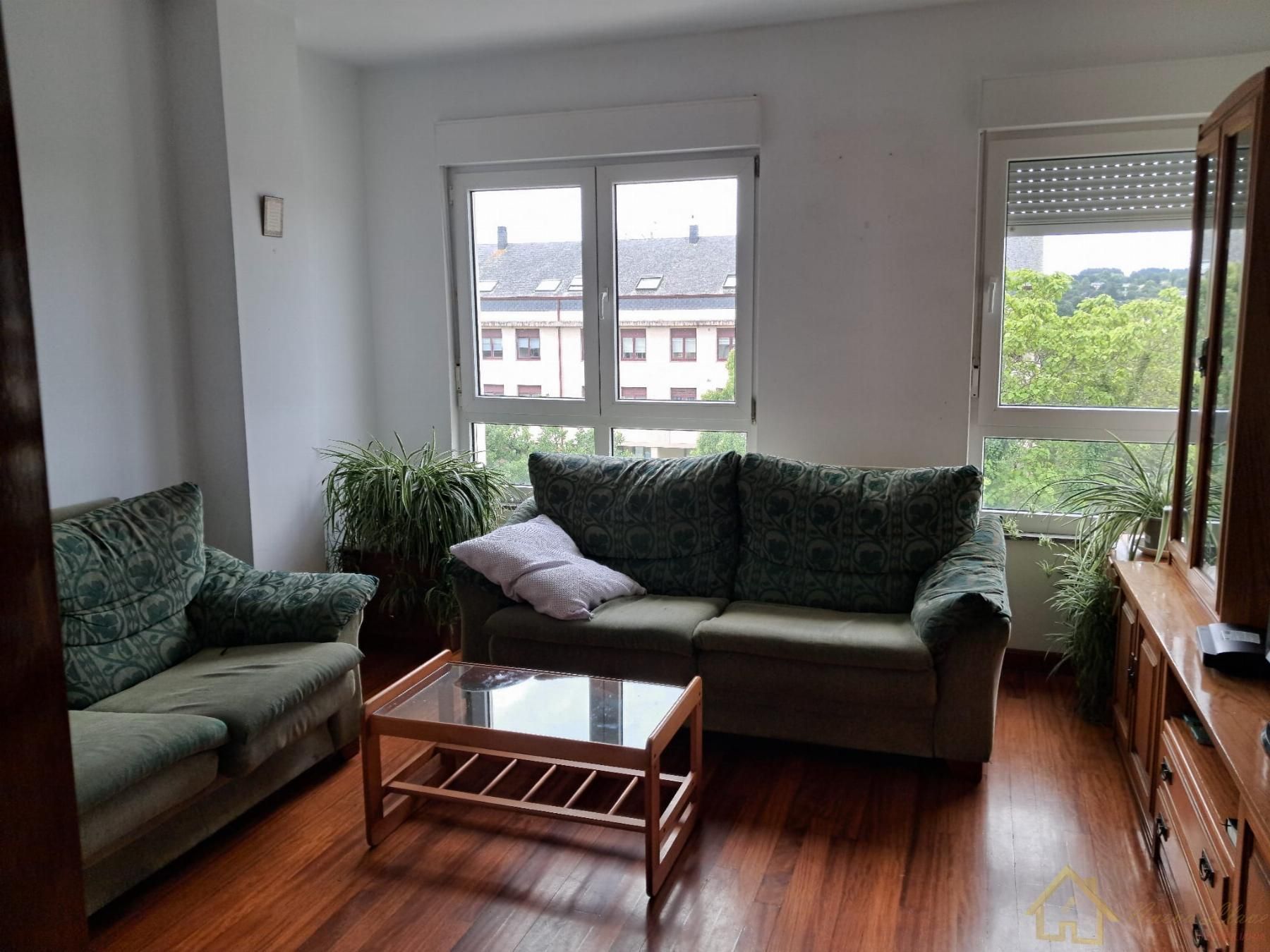 Sala d'estar de Apartament de lloguer en Lugo Capital amb Calefacció i Moblat