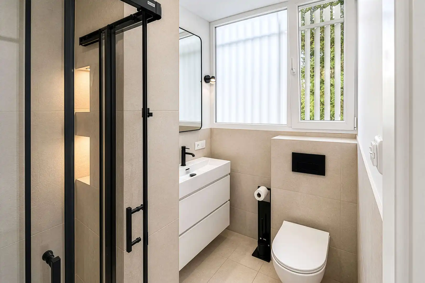 Bathroom of Flat for rent in Calvià  with Air Conditioner, Heating and Furnished