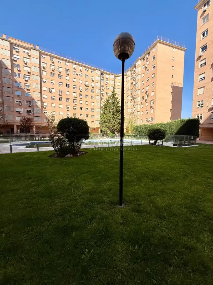 Vista exterior de Piso en venta en Madrid