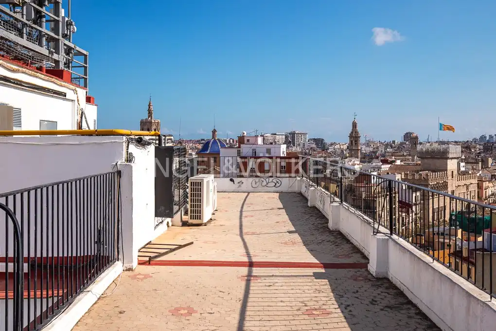 Exterior view of Flat for rent in Valencia  with Air Conditioner, Heating and Terrace