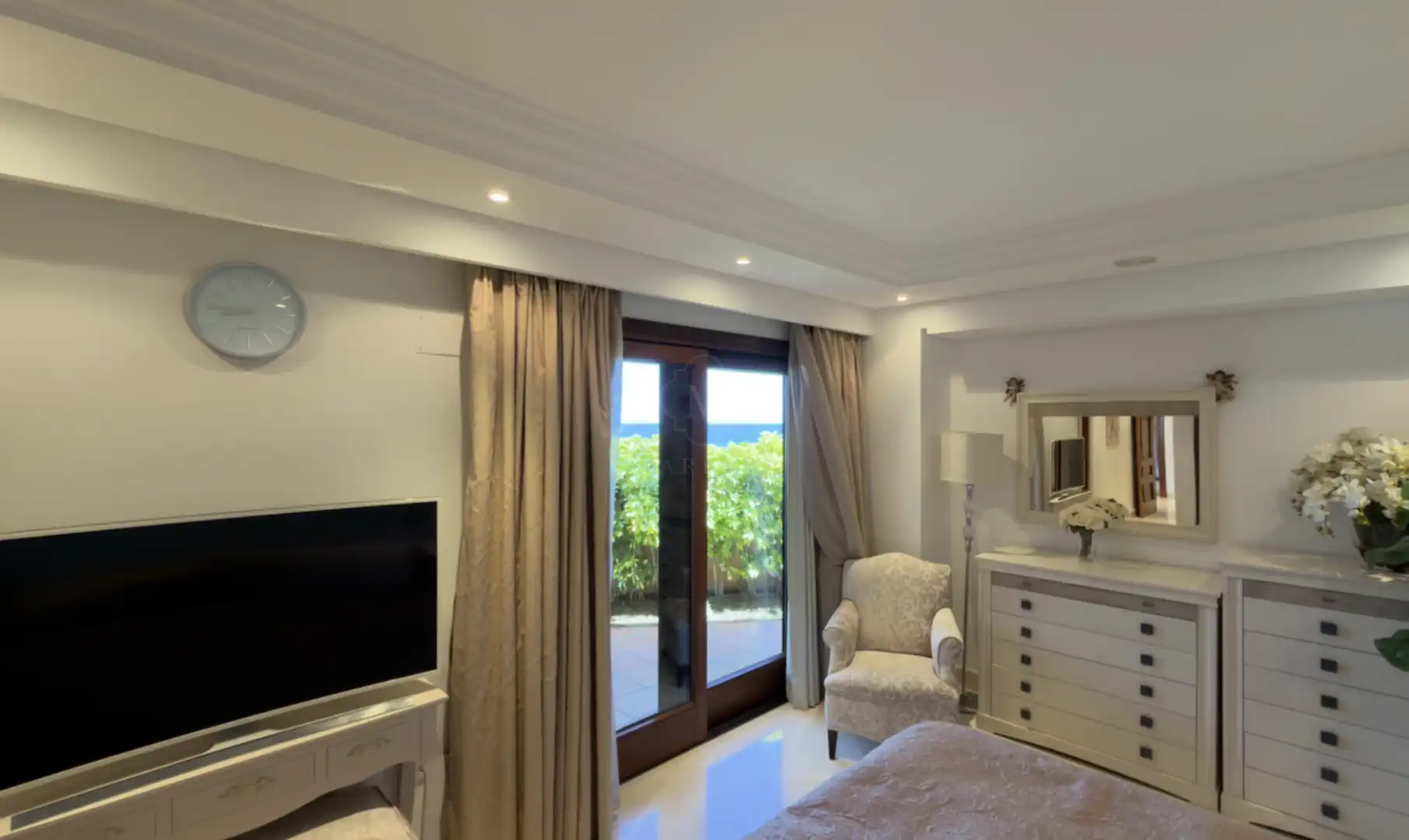 Dormitori de Planta baixa en venda en Estepona amb Aire condicionat, Jardí privat i Terrassa