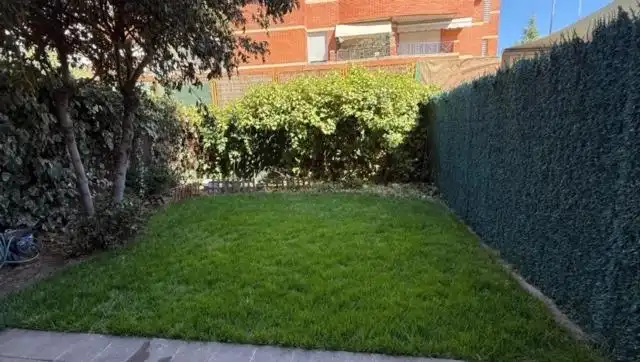 Jardín de Piso en venta en Las Rozas de Madrid con Calefacción, Jardín privado y Piscina comunitaria
