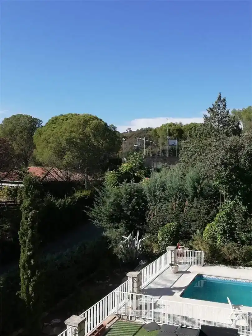 Vista exterior de Pis en venda en Villa del Prado amb Aire condicionat, Jardí privat i Traster