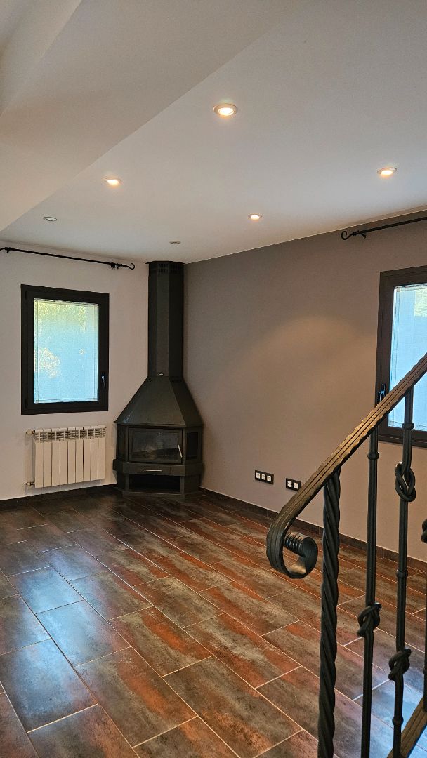 Sala d'estar de Casa adosada en venda en Olot amb Calefacció i Jardí privat