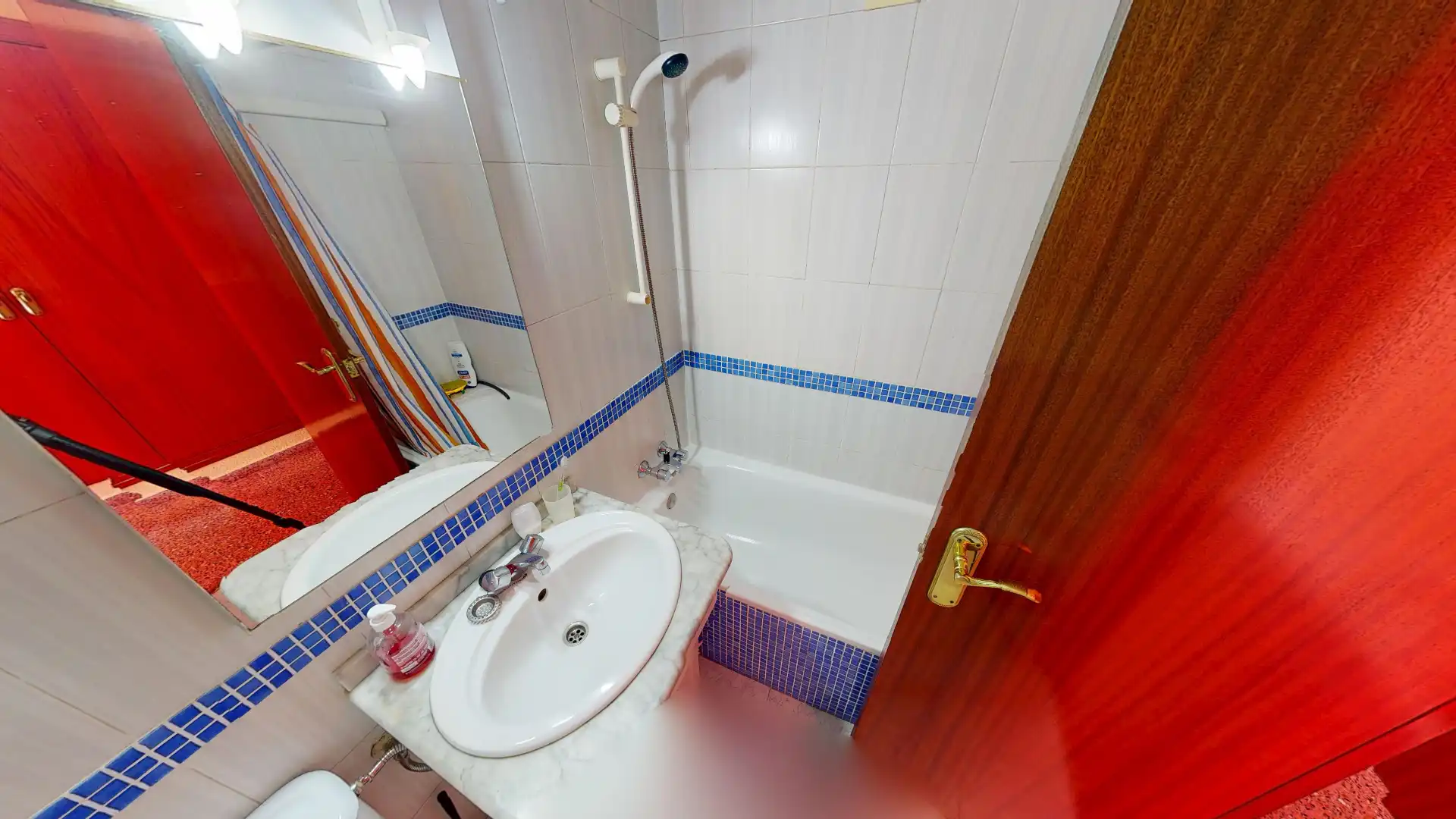 Badezimmer von Wohnung zum Verkauf in Alicante / Alacant mit Klimaanlage und Balkon