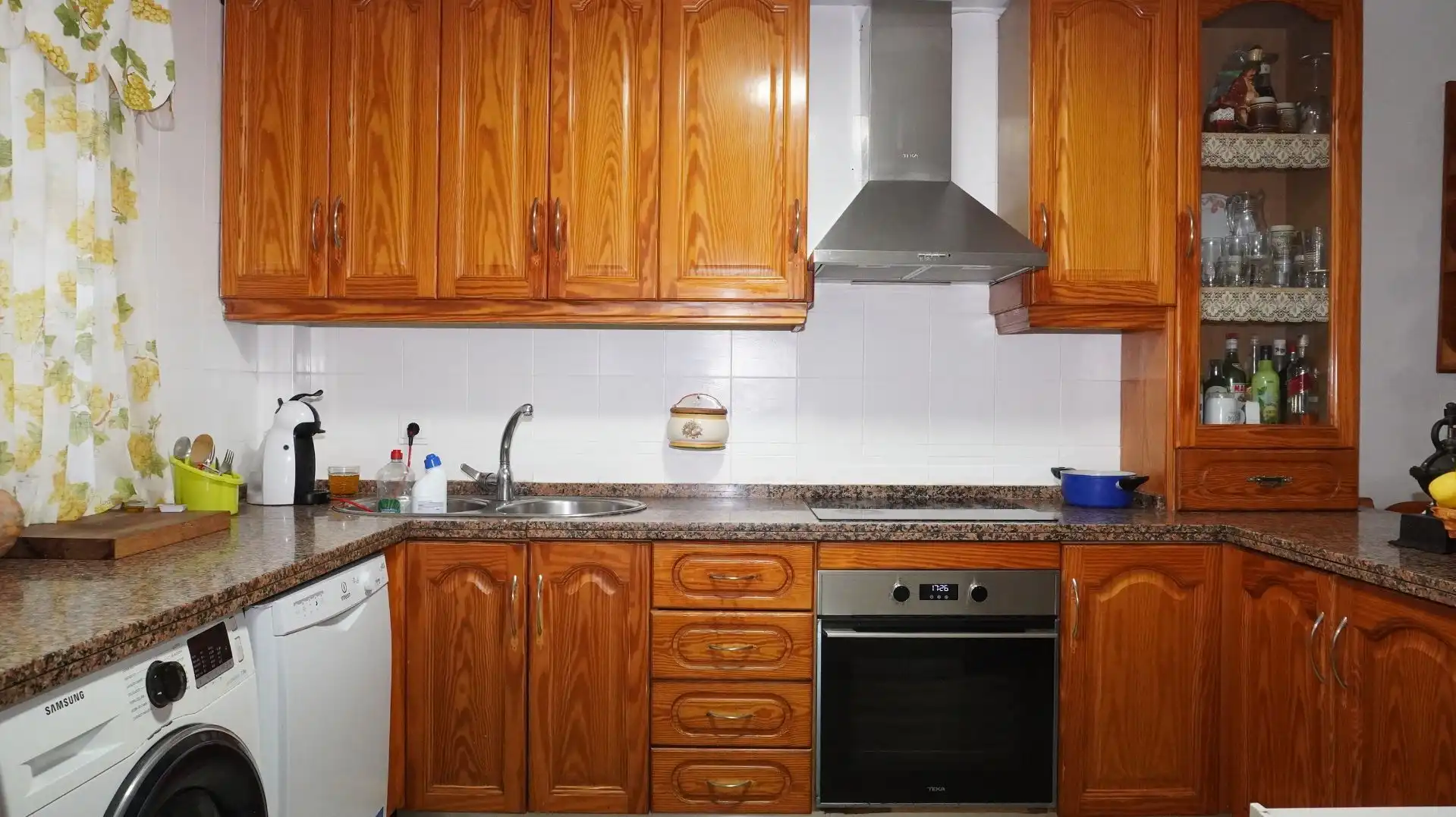 Cuina de Casa adosada en venda en Motril amb Aire condicionat i Terrassa