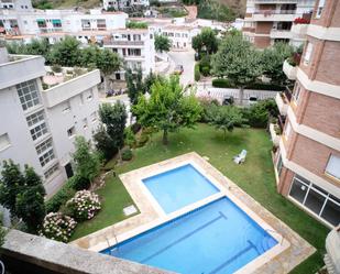 Piscina de Apartament de lloguer en Caldes d'Estrac amb Calefacció, Terrassa i Piscina