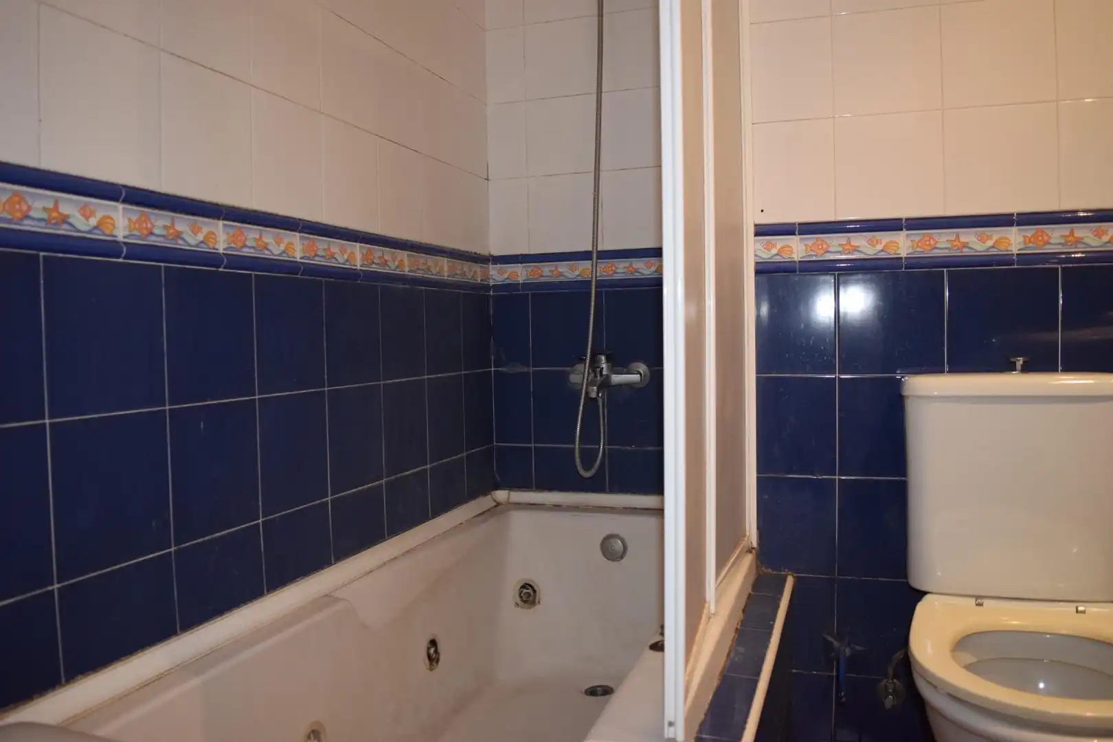 Bany de Pis en venda en Oviedo  amb Calefacció, Parquet i Traster