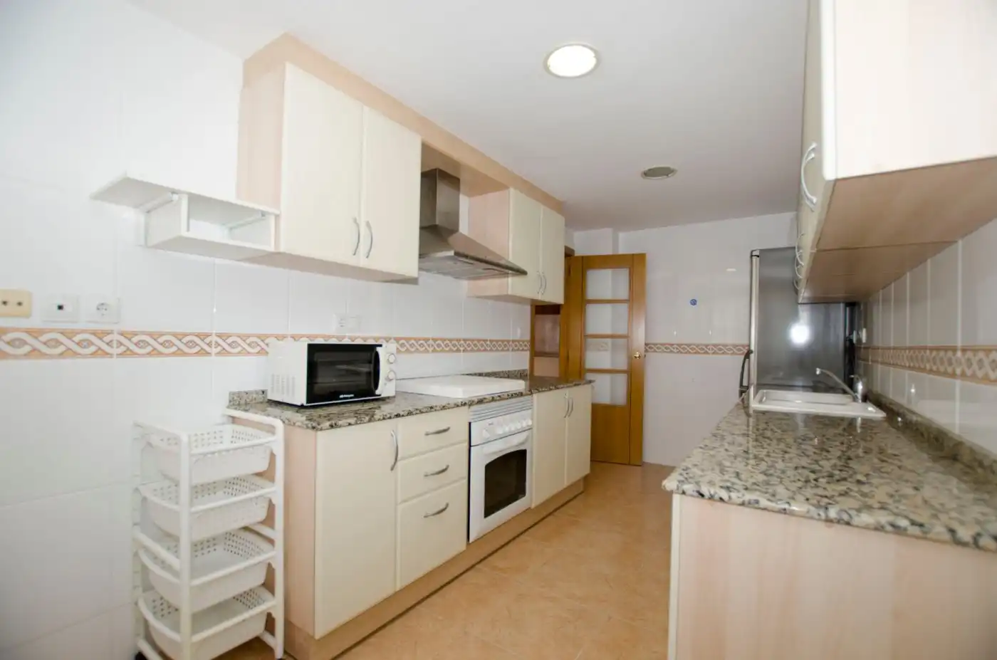 Cocina de Piso de alquiler en Valencia con Aire acondicionado, Calefacción y Jardín privado