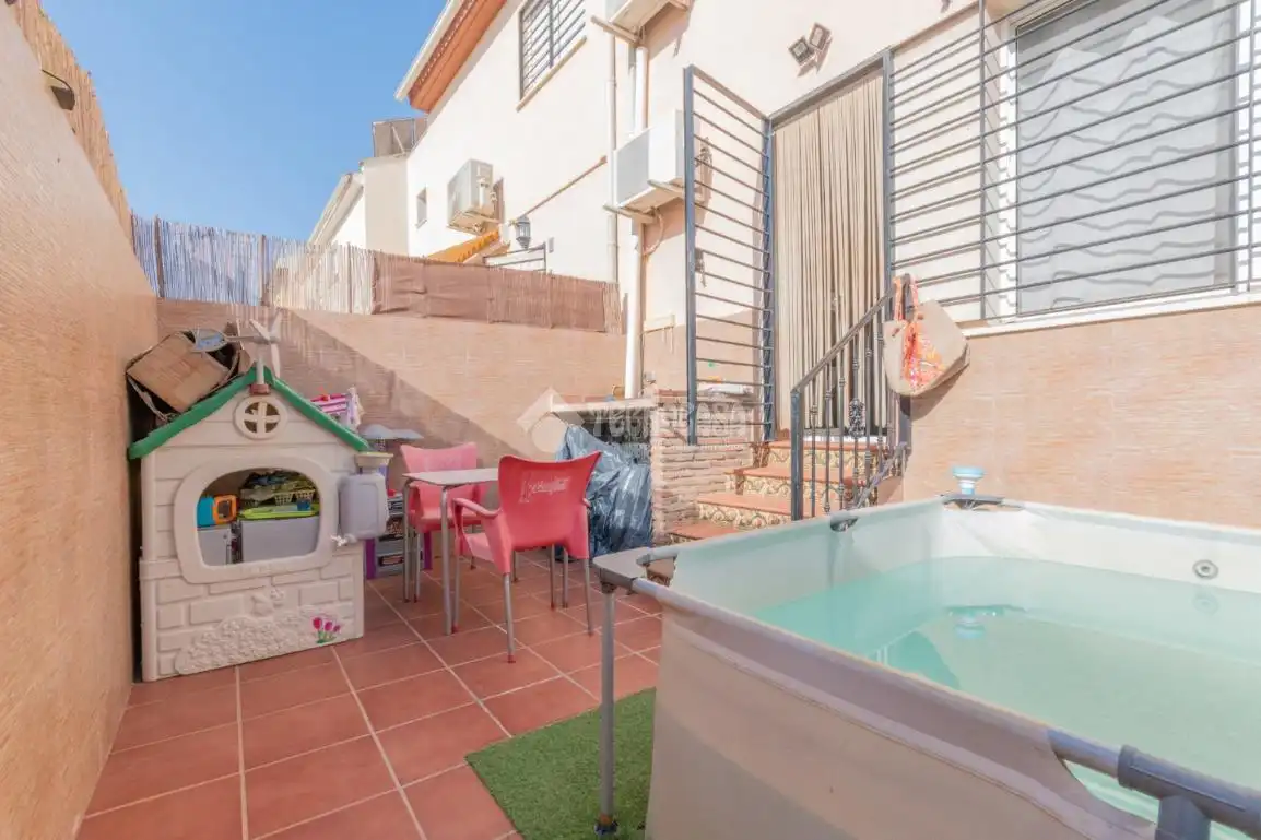 Terrassa de Casa adosada en venda en Málaga amb Aire condicionat i Traster