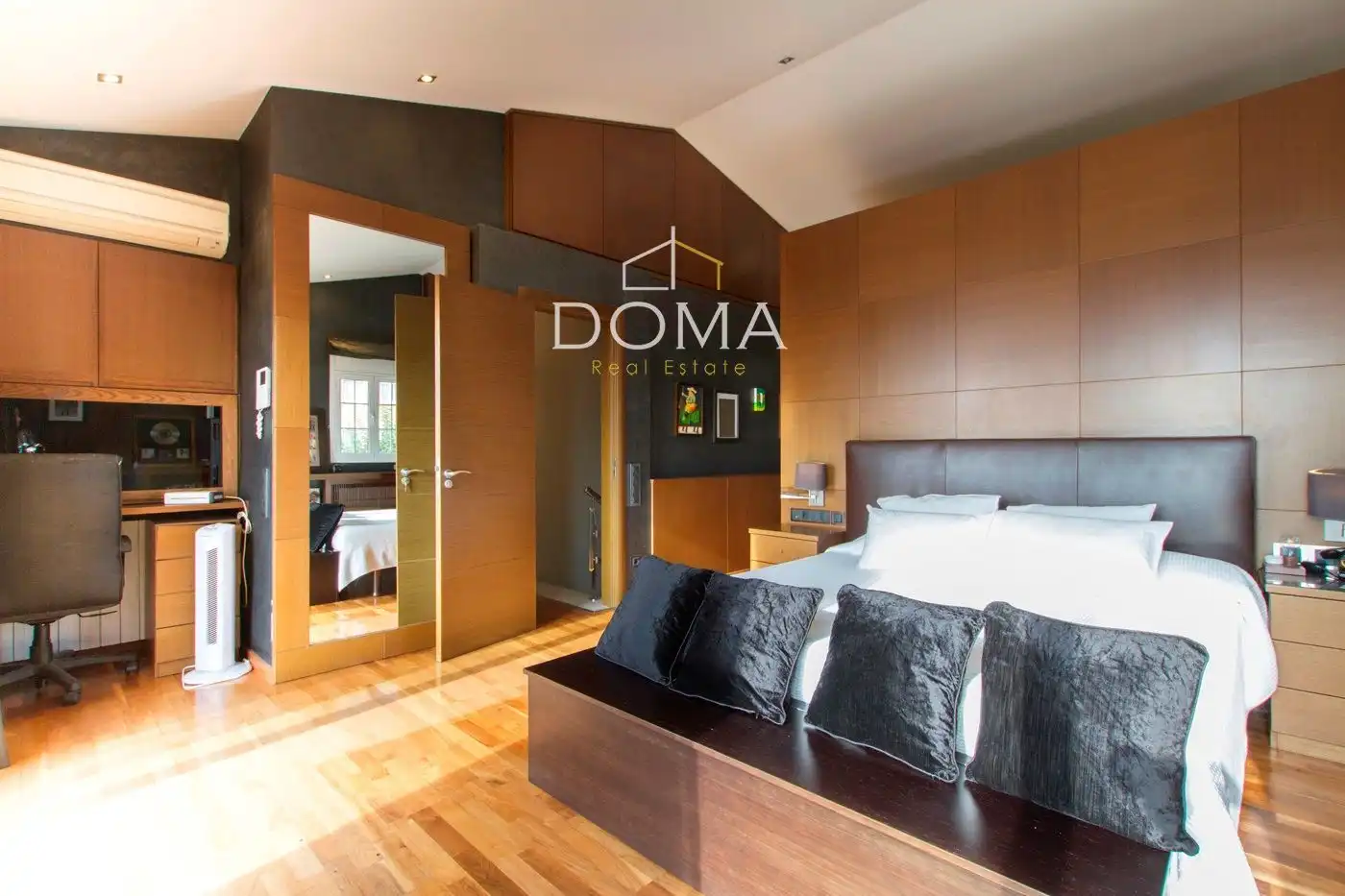 Habitación de Casa adosada en venta en Esplugues de Llobregat con Aire acondicionado, Calefacción y Terraza