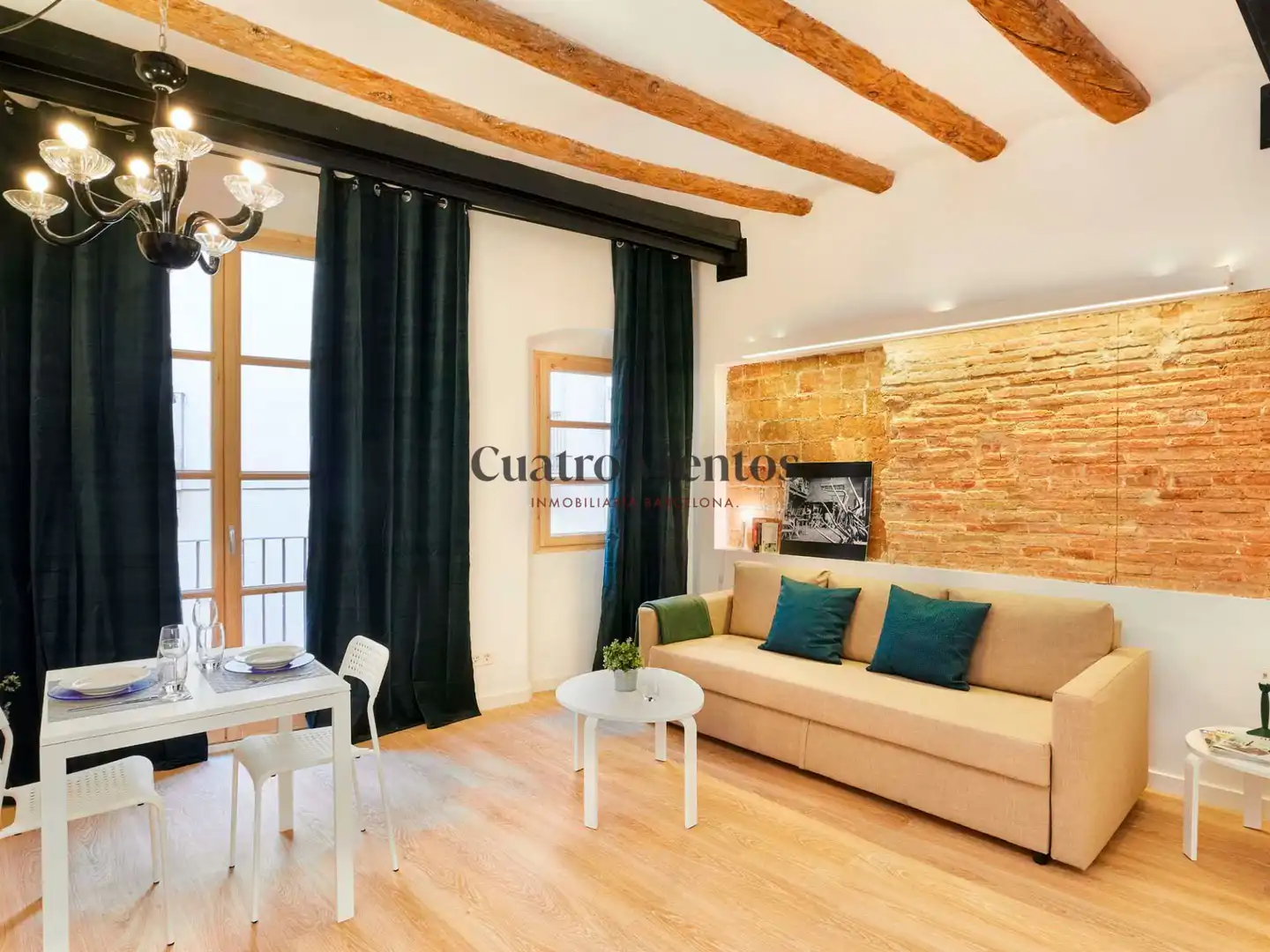 Wohnzimmer von Wohnung zum Verkauf in Barcelona mit Klimaanlage, Heizung und Ofen