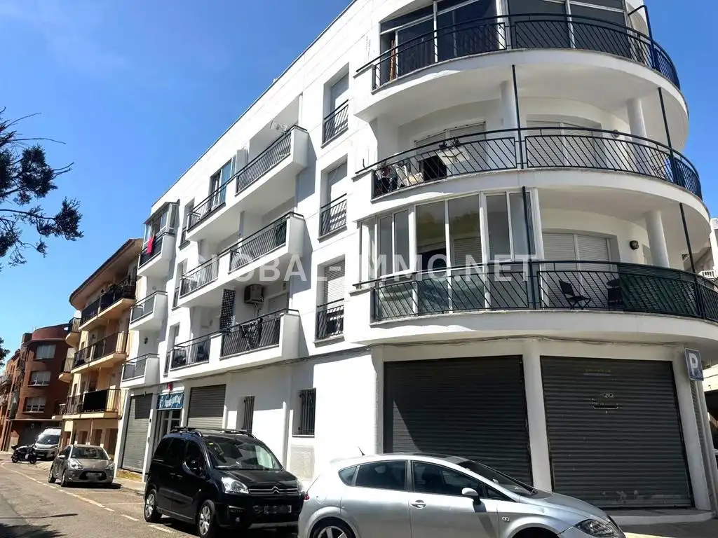 Vista exterior de Apartament en venda en Roses amb Terrassa i Moblat