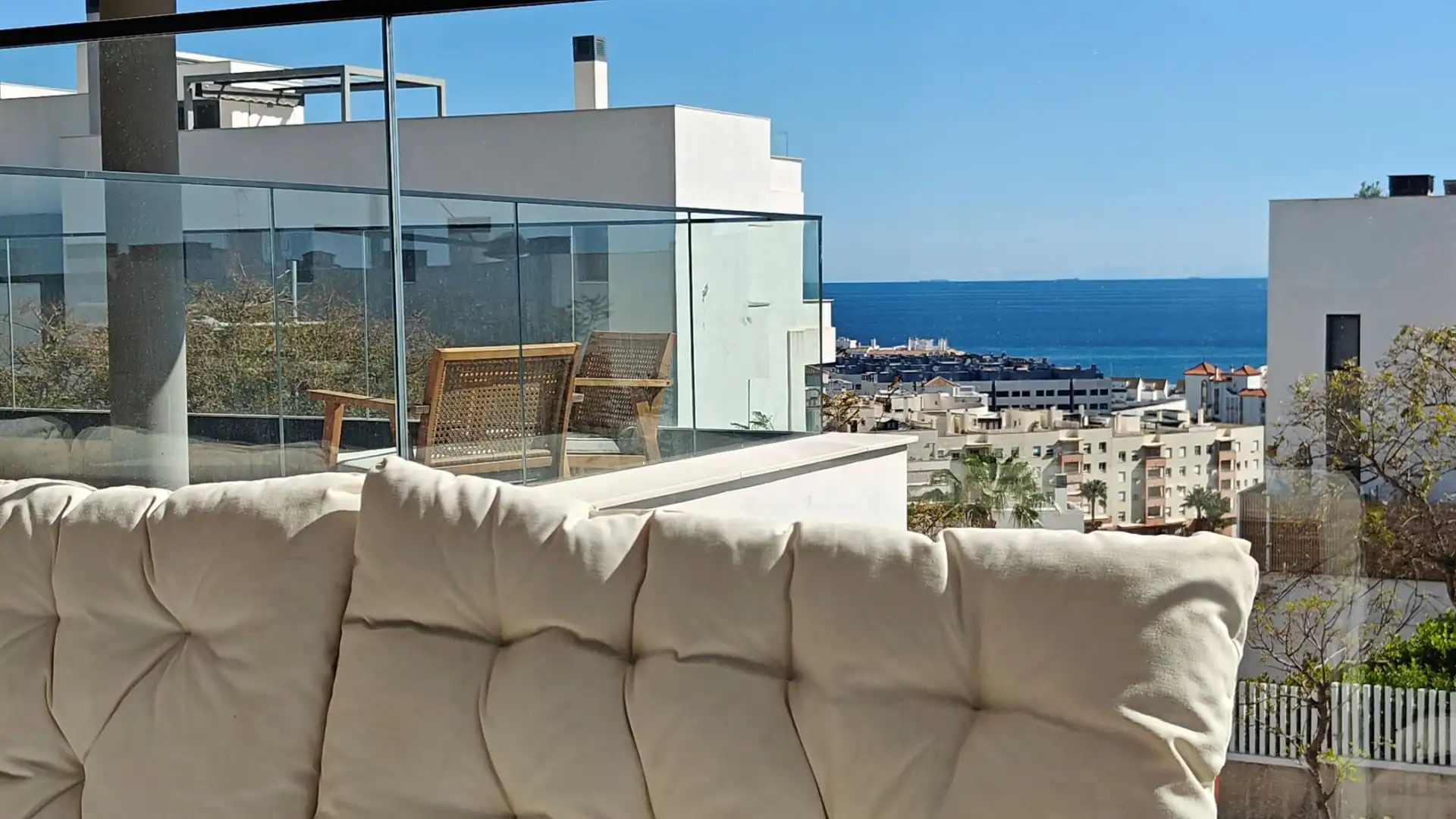 Terrasse von Wohnungen zum Verkauf in Estepona mit Klimaanlage, Terrasse und Abstellraum