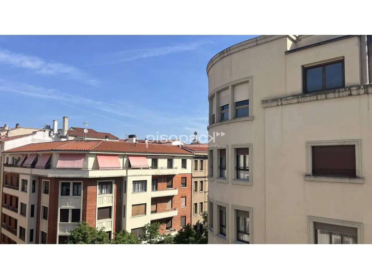 Vista exterior de Pis en venda en  Pamplona / Iruña amb Parquet, Terrassa i Alarma