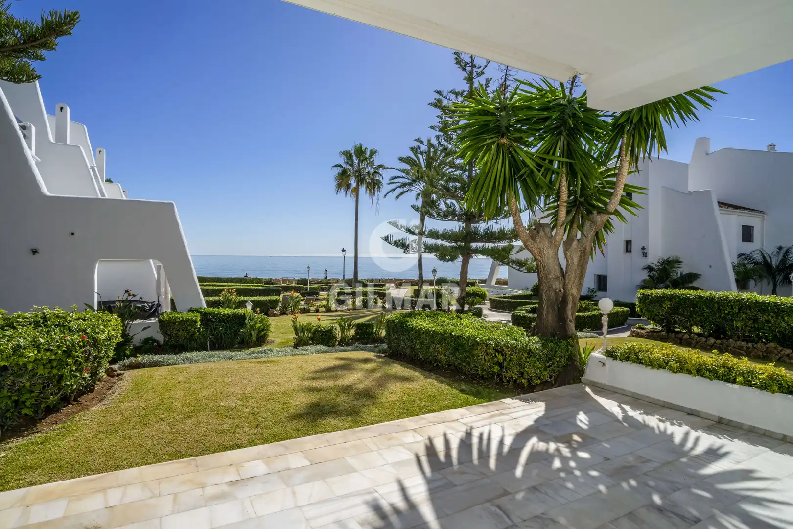 Garten von Einfamilien-Reihenhaus zum Verkauf in Marbella mit Heizung, Privatgarten und Schwimmbad
