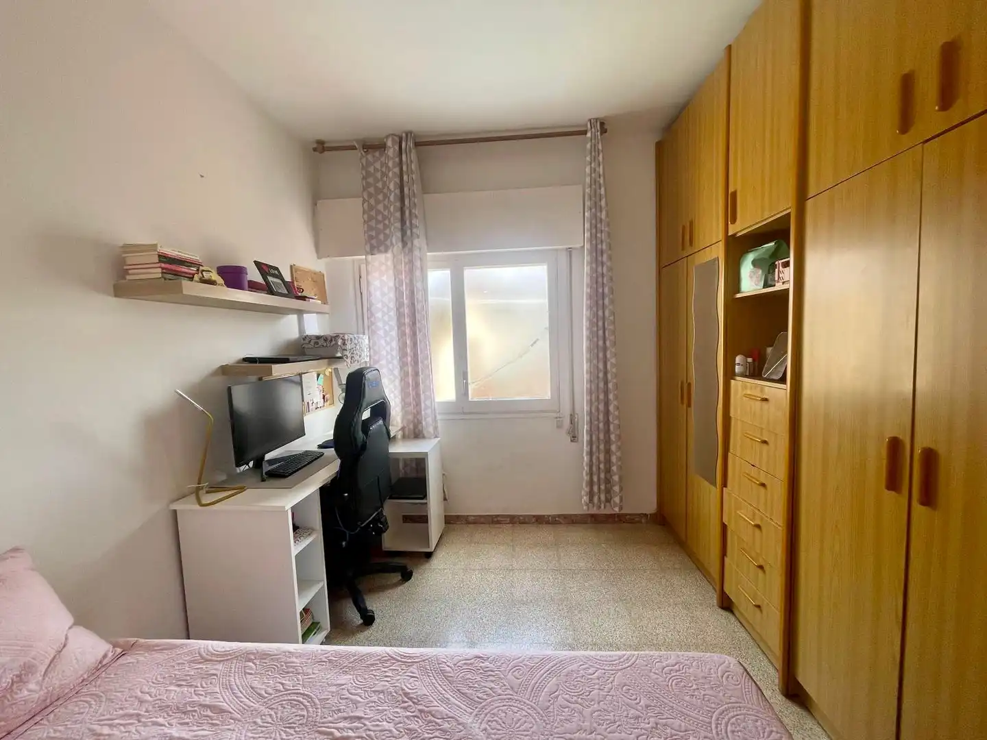 Habitación de Piso en venta en Barcelona con Horno y Balcón