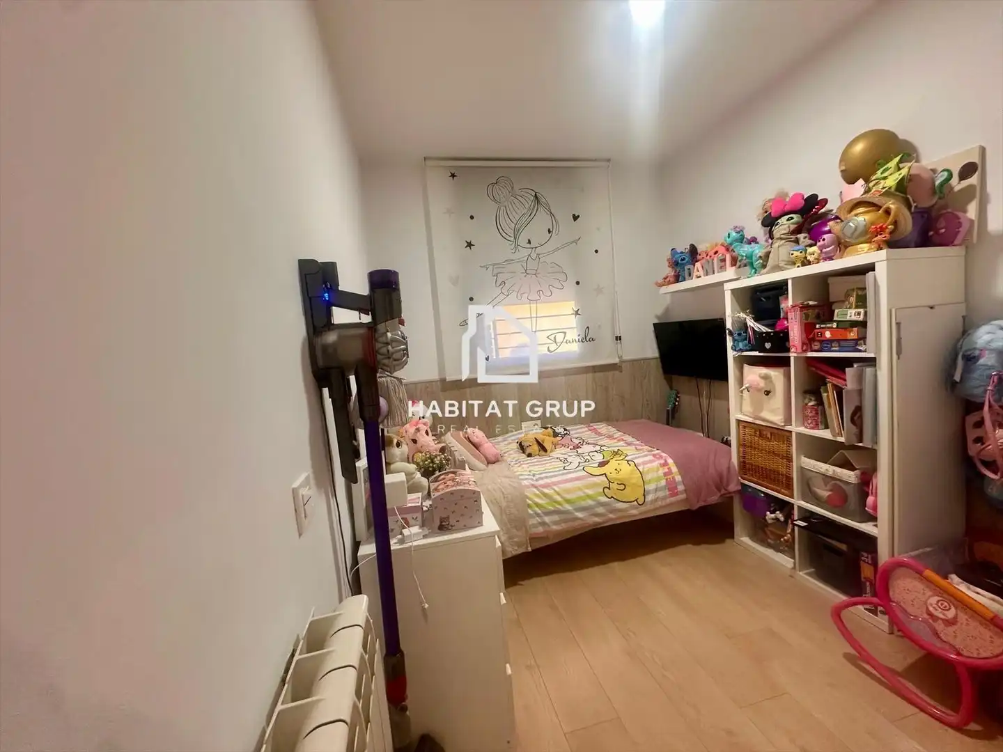 Schlafzimmer von Wohnung zum Verkauf in Salt mit Klimaanlage und Terrasse