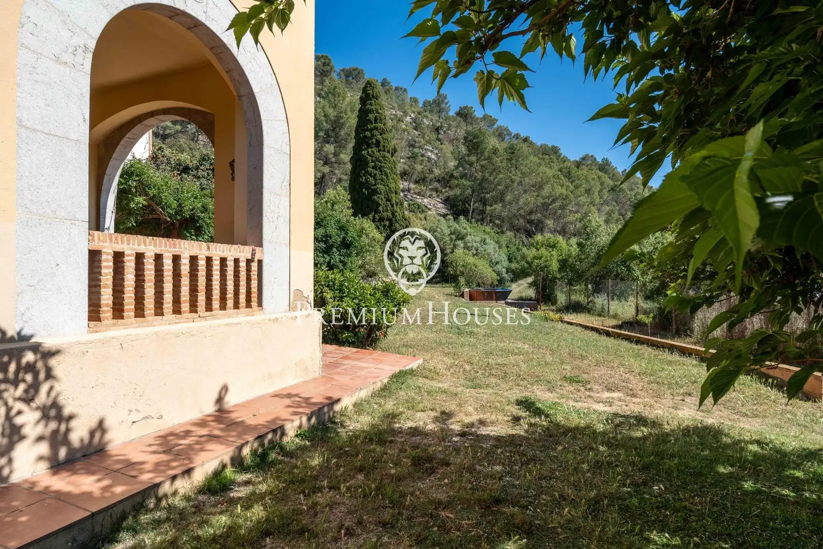 Jardí de Finca rústica en venda en Sant Pere de Ribes amb Calefacció i Jardí privat