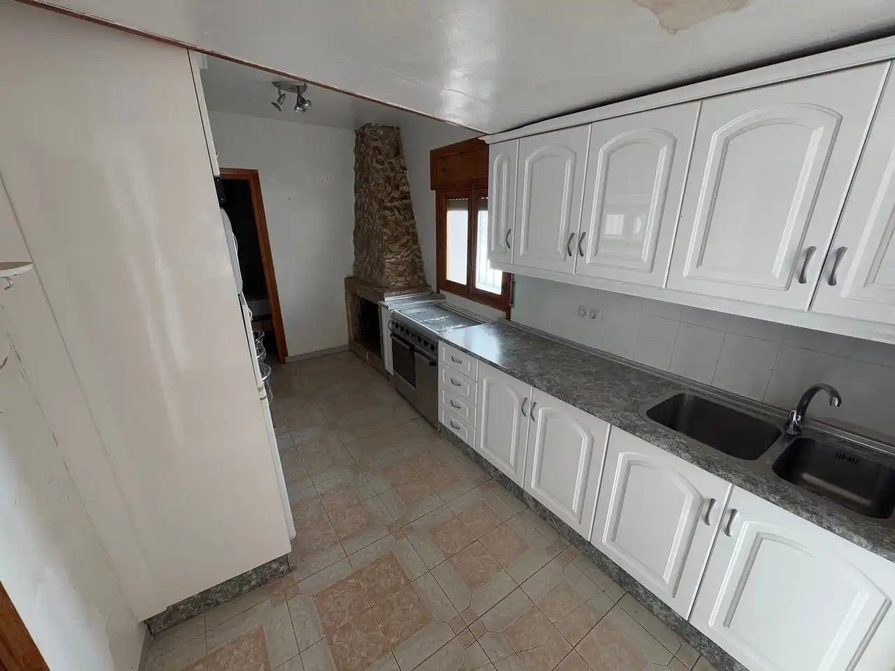 Country homes for sale in Serón