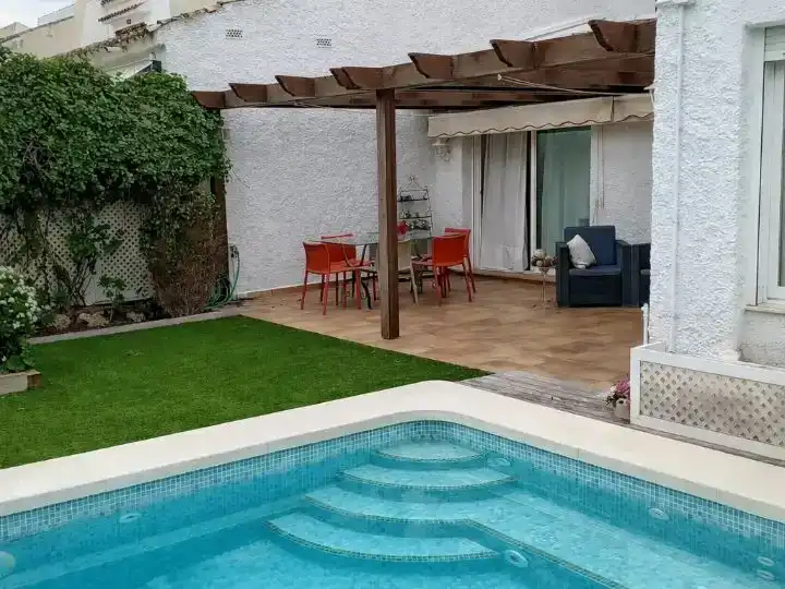 Terrassa de Casa adosada en venda en Alcalà de Xivert amb Aire condicionat, Piscina i Balcó