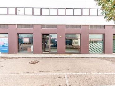 Business premises for sale in Avenida de Benacazón 3