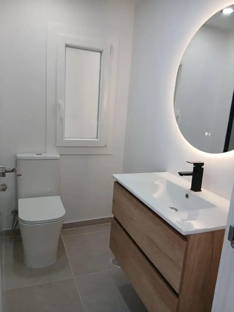 Bathroom of Flat for sale in Málaga  with Parquet flooring