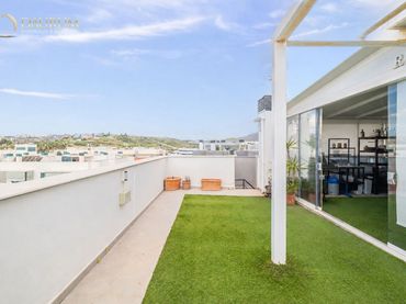 Ático con piscina en venta en Policía nacional
