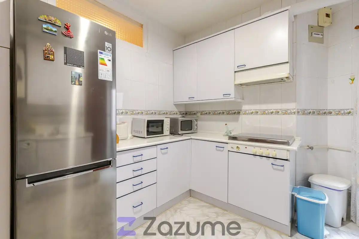 Kitchen of Flat for rent in Madrid  with Heating, Furnished and Washing machine