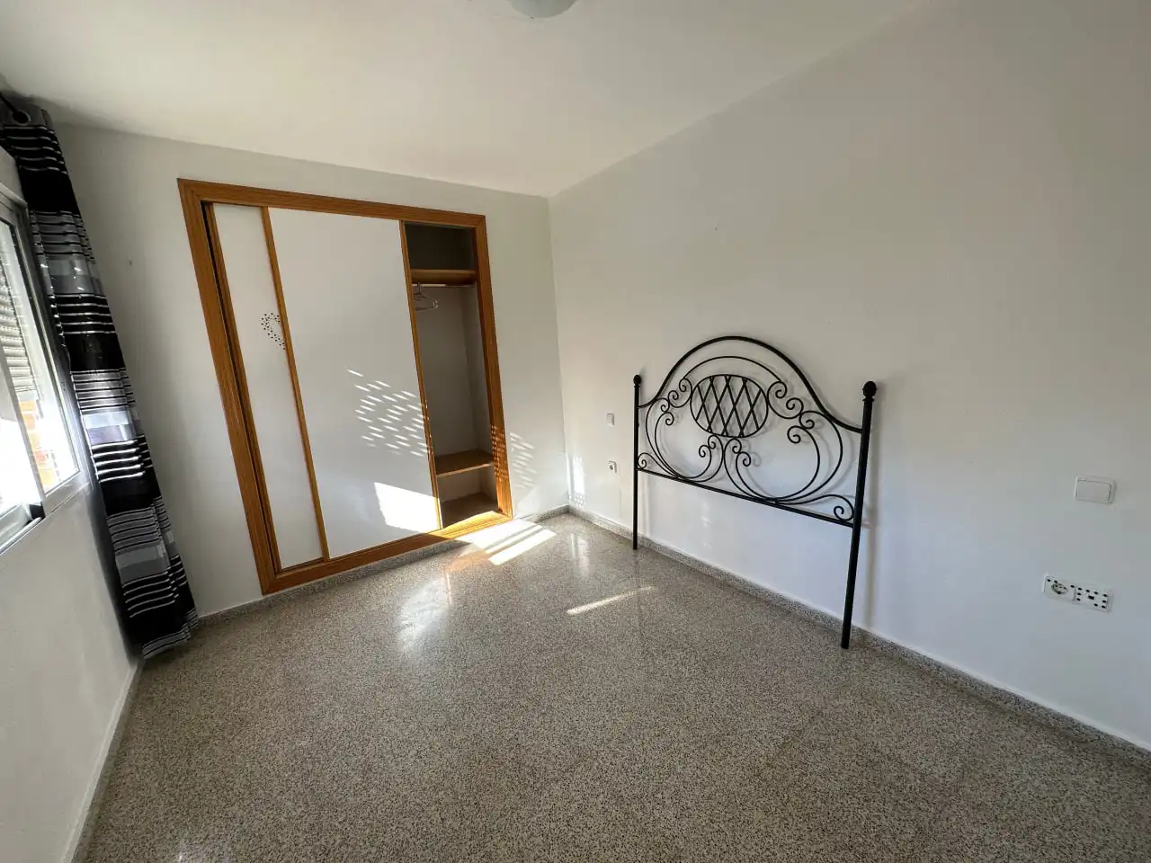 Schlafzimmer von Wohnung zur Miete in Benidorm mit Klimaanlage, Möbliert und Ofen