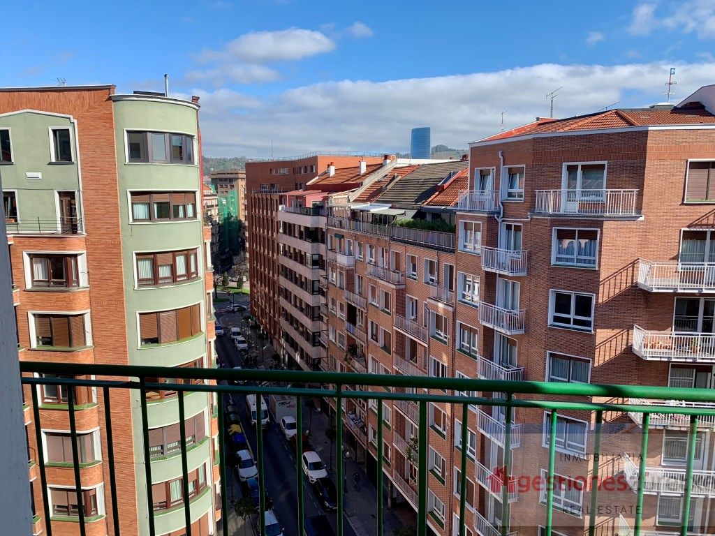 Vista exterior de Pis en venda en Bilbao 