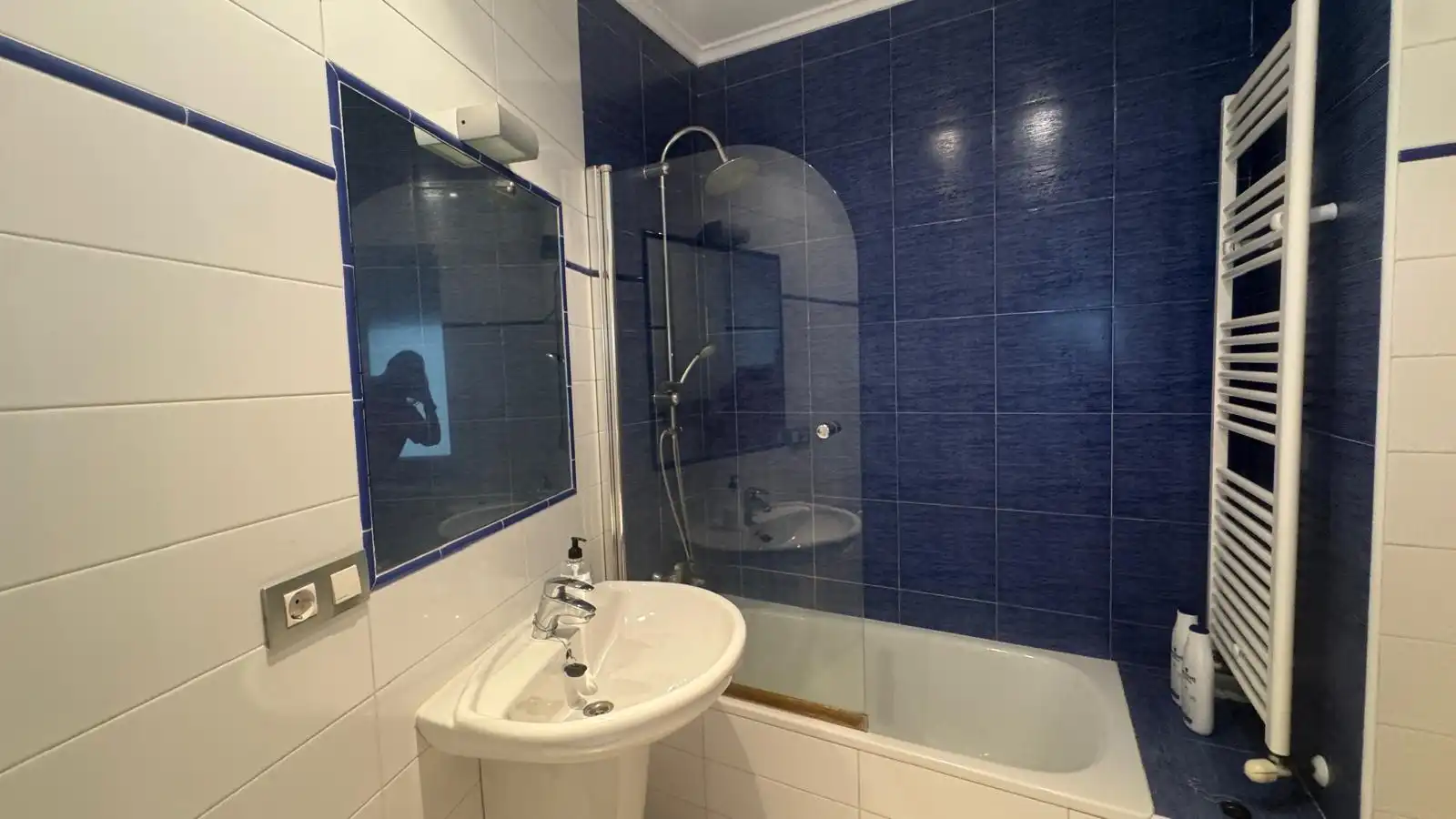 Bathroom of Flat for rent in Santander  with Heating, Parquet flooring and Furnished