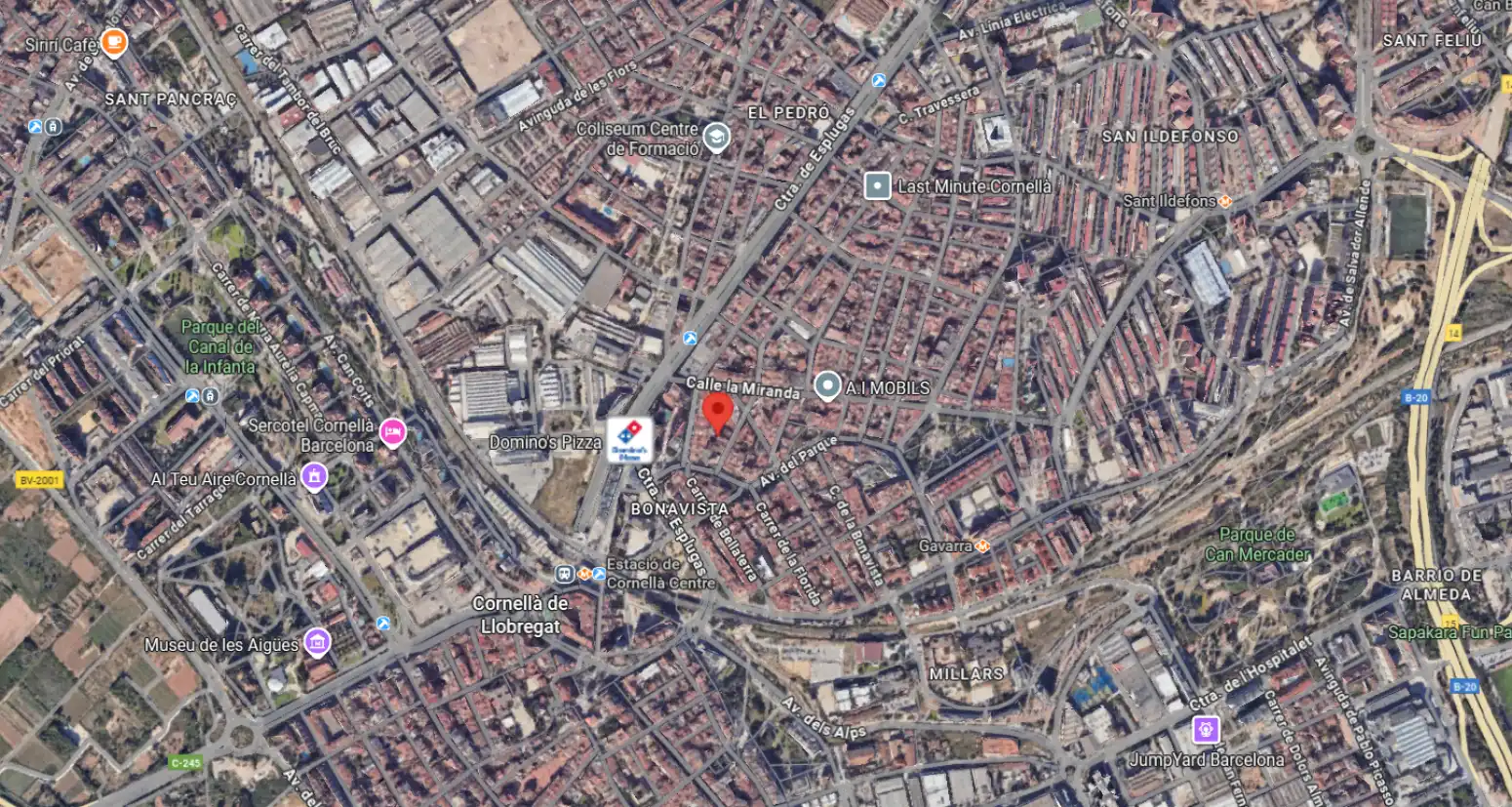 Vista exterior de Piso en venta en Cornellà de Llobregat con Aire acondicionado, Calefacción y Balcón